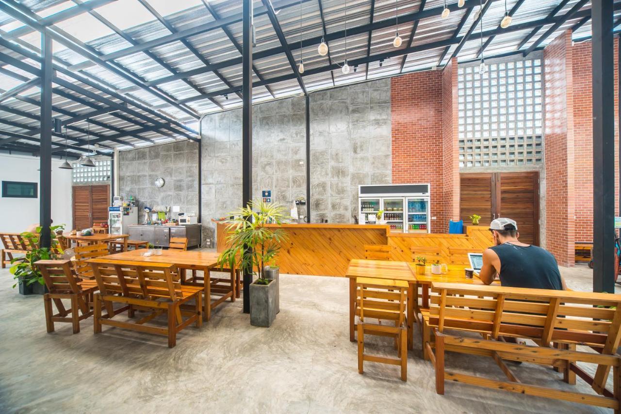 Chillhub Hostel Phuket Банг Тао Бийч Екстериор снимка